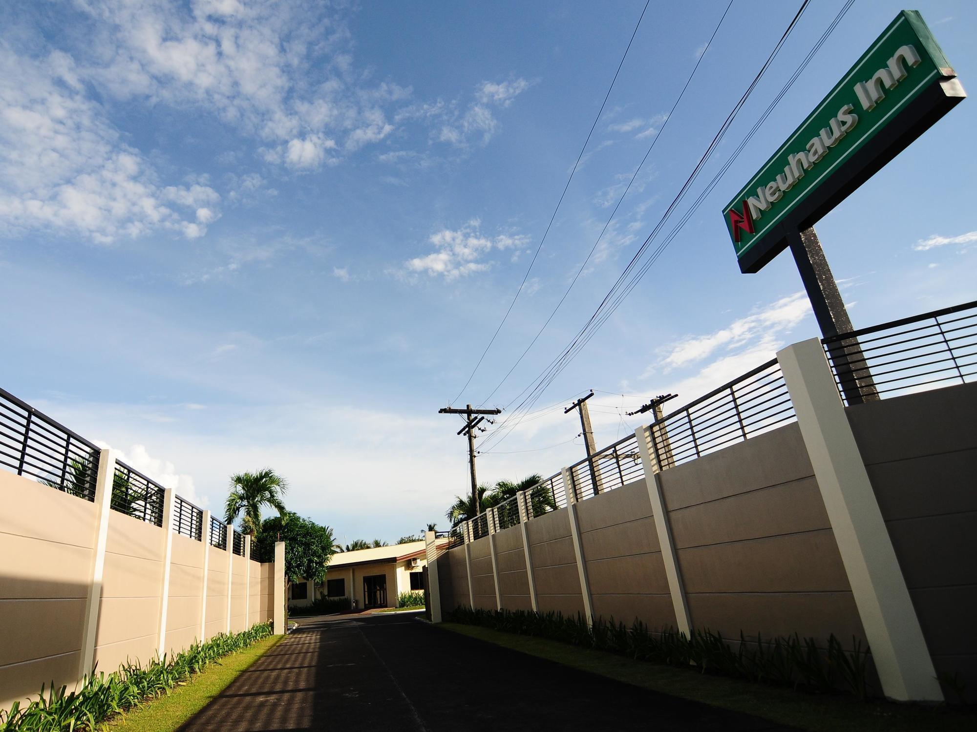 Neuhaus Inn Legazpi Exterior foto